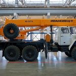 Truck crane: cargo and technical characteristics (load height, lifting capacity)