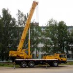 XCMG QY25K5 truck crane with boom raised