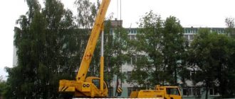XCMG QY25K5 truck crane with boom raised