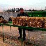 Making hay and straw choppers from improvised materials
