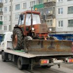 How to transport a tractor on a tow truck?