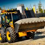 How to operate a JCB 4CX forklift?