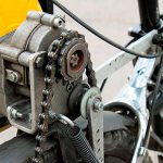 How to install a trimmer engine on a bicycle?