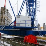 Installation and dismantling of cranes