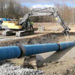 Laying large diameter pipelines