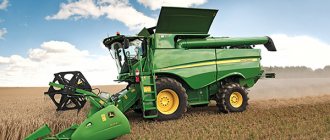 John Deere S660 grain harvester
